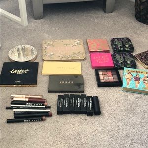HUGE MAKEUP BUNDLE